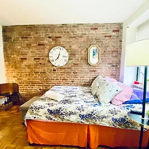 Guest house Times Square Manhattan - Private Room In 2 Bedroom Apartment, New York