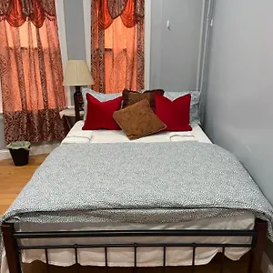 Guest house A Spacious In Queens, New York