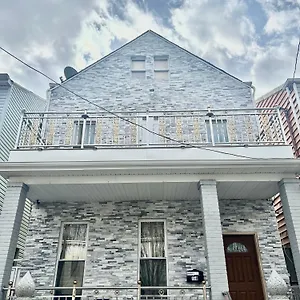 Guest house 3 Bedrooms In 2nd Floor Modern Brooklyn Home, Close To J Train, New York